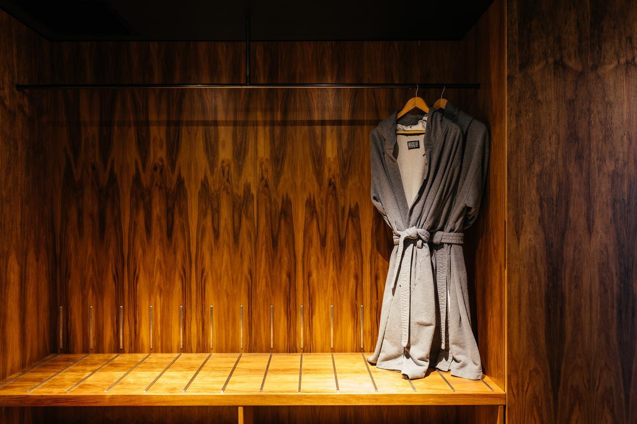 Macq 01 Hotel Hobart Zewnętrze zdjęcie A bathrobe hanging on a wooden bench