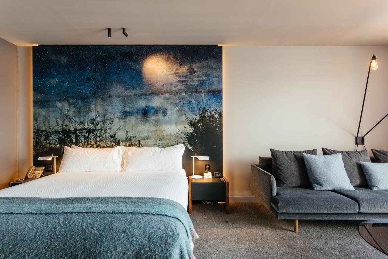 Macq 01 Hotel Hobart Zewnętrze zdjęcie A bedroom at The Standard London